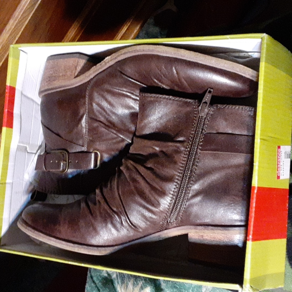 Bare traps dark brown  ankle  boots size 10M